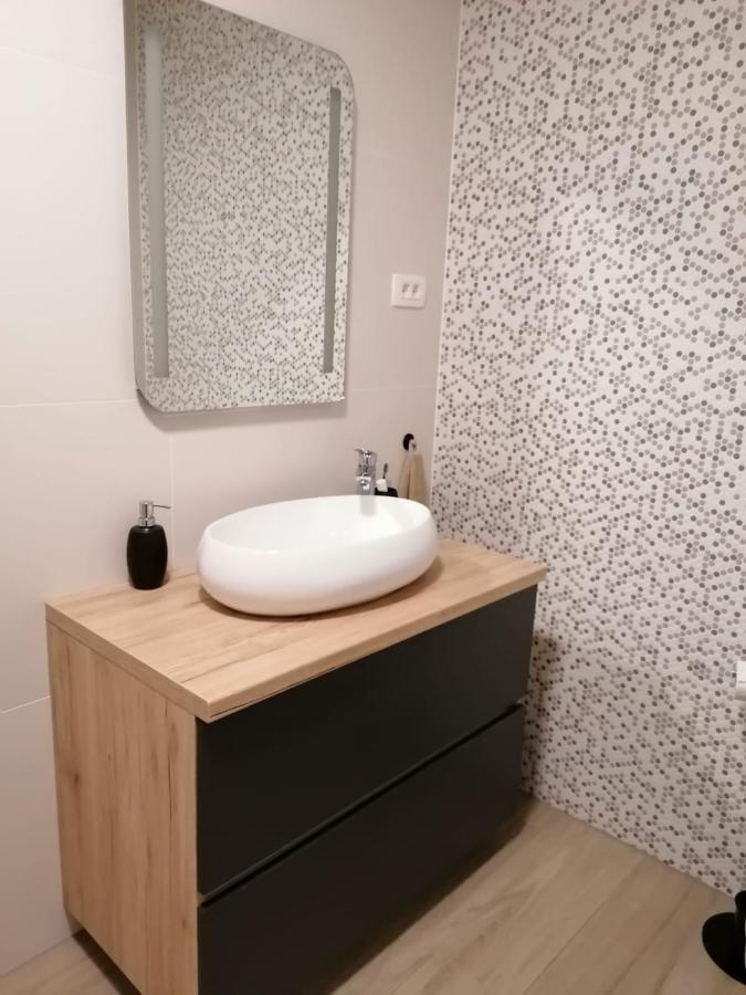 Brand New Apartment In مالينسكا المظهر الخارجي الصورة
