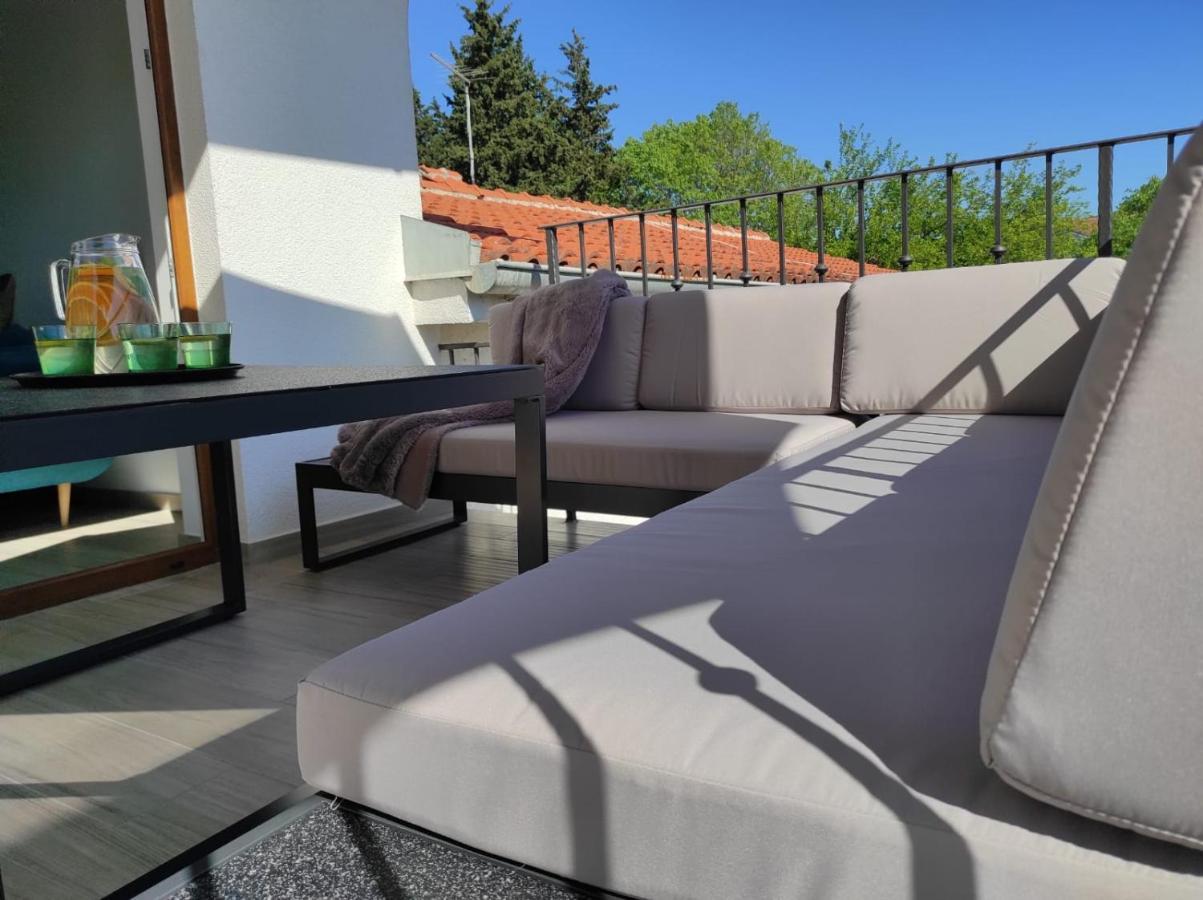 Brand New Apartment In مالينسكا المظهر الخارجي الصورة