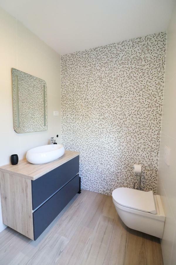 Brand New Apartment In مالينسكا المظهر الخارجي الصورة