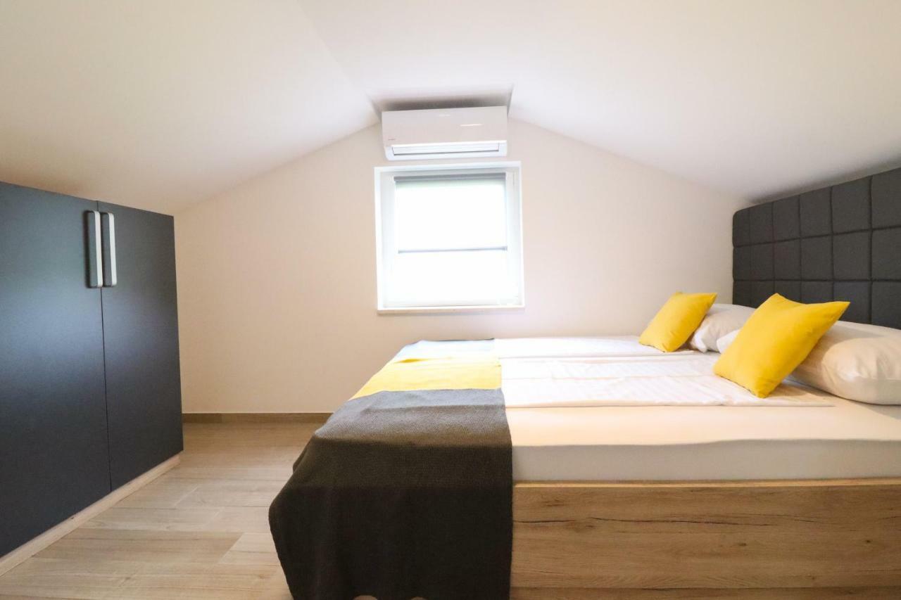 Brand New Apartment In مالينسكا المظهر الخارجي الصورة