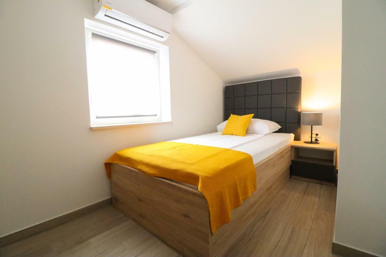 Brand New Apartment In مالينسكا المظهر الخارجي الصورة
