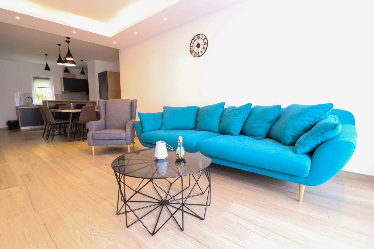 Brand New Apartment In مالينسكا المظهر الخارجي الصورة